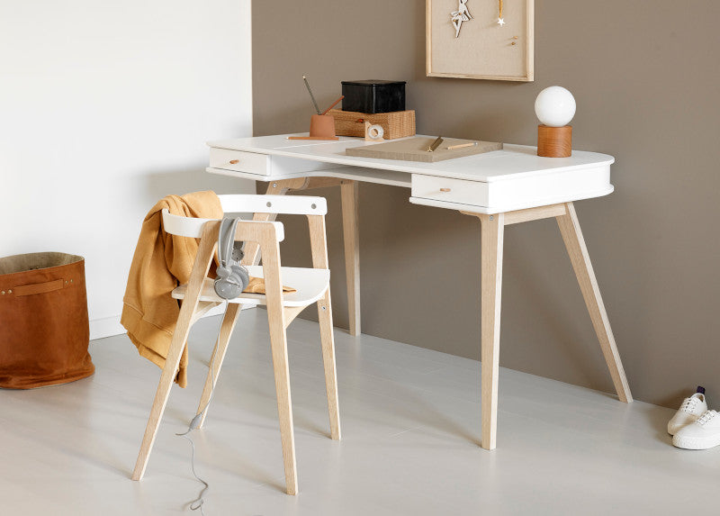 White desk chair discount with wooden legs